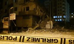 Depremlerde hasar görüp yıkımına başlanan 7 katlı bina çöktü