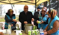Üniversite öğrencilerine sıcak çorba ikramı yapıldı