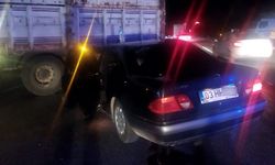 Eskişehir'de dönüş yapan araç kamyona çarptı