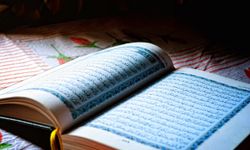 Ahkaf Suresi Okunuşu-Ahkaf Suresi Türkçe Anlamı, Arapça Yazılışı, Fazileti ve Faydaları (Diyanet Meali & Dinle)