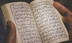Haşr Suresi Okunuşu - Haşr Duası Türkçe Anlamı, Arapça Yazılışı, Fazileti ve Faydaları (Diyanet Meali & Dinle)