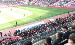 Eskişehir Valisi'nden Eskişehirspor'a  tribünden destek!