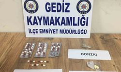 Gediz’de uyuşturucu ticareti yaptığı iddiasıyla 2 şüpheli tutuklandı
