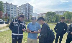 Polis ekipleri parklarda 33 şüpheliyi sorguladı