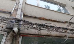 Eskişehir'deki elektrik kabloları tehlike saçtı!