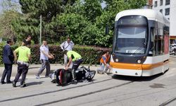 Eskişehir'de tramvay çarptı, motosiklet sürücüsü yaralandı!