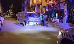 Eskişehir'de yerde hareketsiz yatan sürücüyü polisler ayılttı!