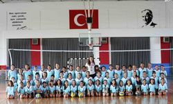 Eskişehir'de voleybol yaz okuluna büyük ilgi