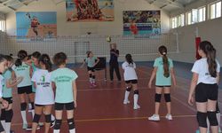 Voleybolcular antrenmanları hiç aksatmıyor