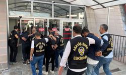 Eskişehir'de polise karşı gelen 4 şüpheli serbest bırakıldı!