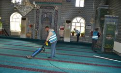 Bursa'da denetimli serbestlik hükümlüleri cami temizledi