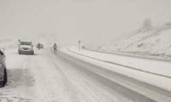 Bilecik'te etkili olan yağış yolu kapladı!