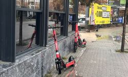 Elektrikli scooterların uygunsuz park edilmesi tepki çekti