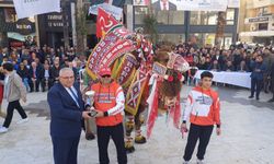 Kumluca’da yılın en süslü güreş devesi seçildi!