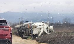 İnegöl'de beton mikseri devrildi!