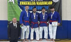 Bilecikli sporcular, Mersin'de madalyaları topladı!