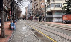 Eskişehir'in en kalabalık caddesi soğuklarda sessizliğe büründü...