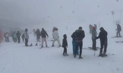 Uludağ'daki yoğun kar kayak pistlerini doldurdu!