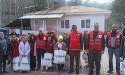 Adana'da depremzede öğrencilere yardımeli!