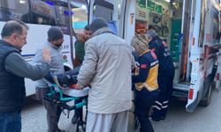 Motosiklet aracın altında kaldı!
