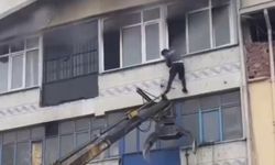 Yangında camdan atlamak isterken vinç yardımına koştu!