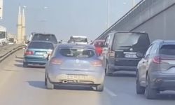 Şeritten çıkan sürücü anlık dalgınlıkla kaza yaptı!