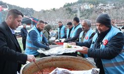 Feke'de binlerce kişiye iftar verildi