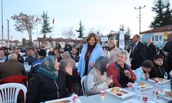 Başkan Ünlüce Han'da düzenlenen iftar yemeğine katıldı