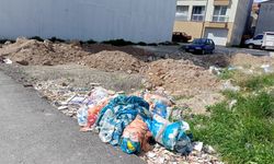 Uluönder Mahallesi’nde boş arsa çöplüğe dönüştü