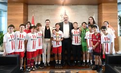 Başkan Kotan, şampiyon çocuk futbol takımını ağırladı
