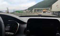 Otomobil hafriyat kamyonunun hızına yetişemedi!