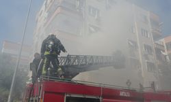 Apartman duman altında kaldı, itfaiye ekibi yardıma koştu!