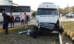 Antalya'da tur minibüsü kaza yaptı!