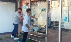 Otobüs duraklarında temizlik çalışması