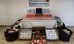 Antalya'da kaçak ürün satıcılarına baskın