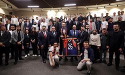 Bakan Bayraktar Eskişehir'de gençlerle buluştu