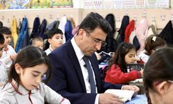 Vali Aygöl’den öğrencilere sıra arkadaşlığı