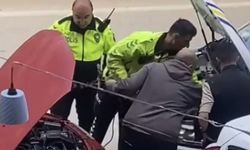 Yolda aracı o halde bulunca ekipler yardıma koştu!