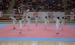 Eskrimcilerin şovu tam not aldı