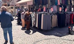 Eskişehir'in en işlek caddesinde ucuzluk kuyruğu