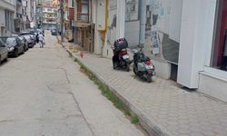 Eskişehir'de kaldırıma park etme alışkanlığı bitmiyor