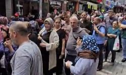 Mağazadaki çekişe akın ettiler, kuyruğun sonu gözükmedi!
