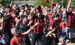 Eskişehirspor'un şampiyonluk kutlamasına ünlü yağmuru