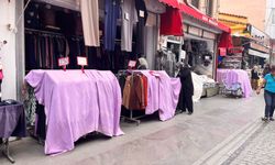 Eskişehir'de güneş yakmaya başladı, esnaf çareyi çarşafla buldu