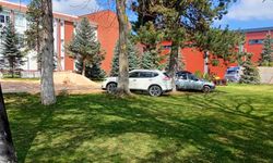 Anadolu Üniversitesi'nin yeşil alanlarına park ihlali