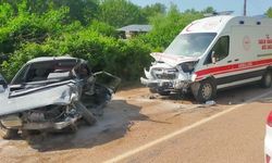 Adana'da kaza: Ambulansla çarptı!