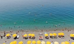 Antalya’da termometreler 37 dereceyi gördü, sahiller doldu taştı!