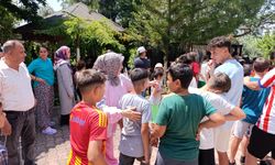 Bayram sevincini 20 yıldır harçlık geleneğiyle yaşatıyorlar!