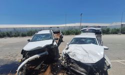 Kavşakta çarpıştılar: Yaralılar hastaneye sevk edildi