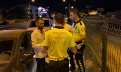 Alkollü sürücü yol ortasında sızdı, testi reddetti!